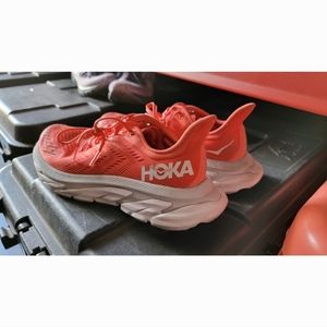 HOKA Clifton 7 Edge
